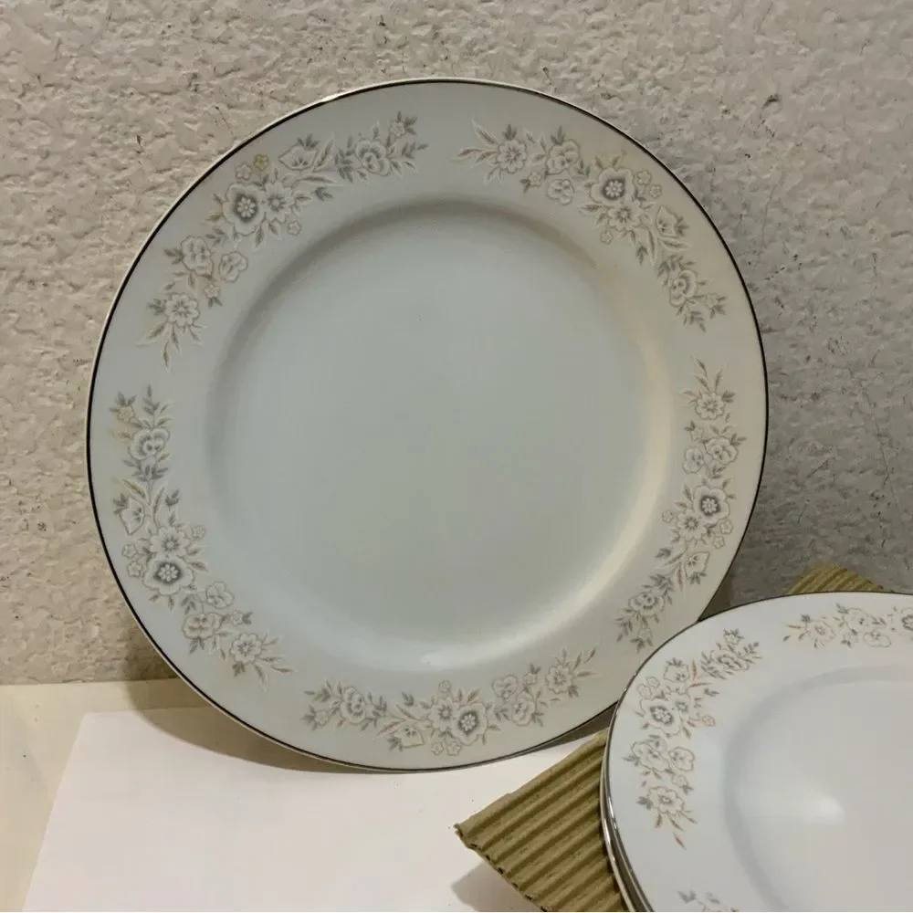 Maxam 4 dinner plates  Japan CHG 800 Floral  Fine Porcelain vintage